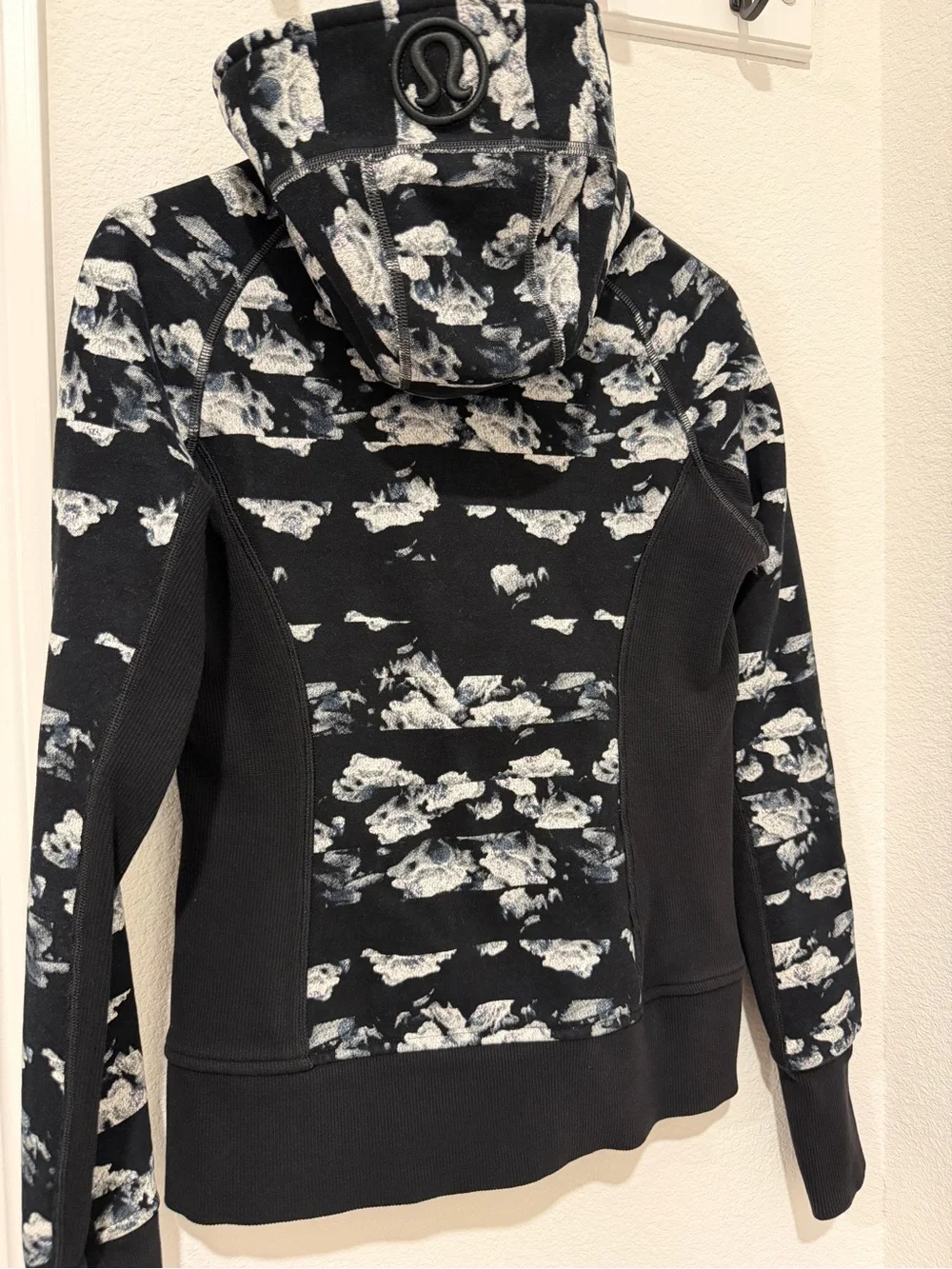 Lululemon Scuba Hoodie - Sz 6